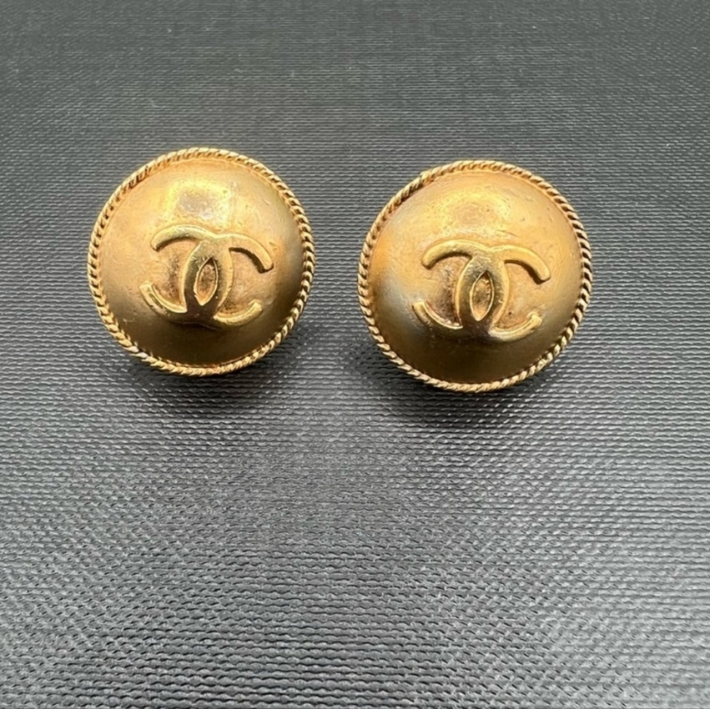 Authentic Chanel 24k gold plated clips plated clip on earrings ❤️ - Picture 4 of 6